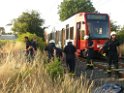 Person unter KVB Bahn Koeln Porz Kloster Ensen P15